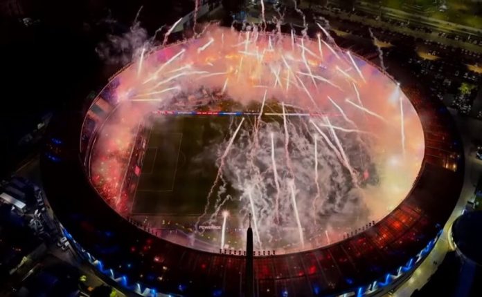 Festa do Racing em Avellaneda no jogo em que o Flamengo garantiu a classificação pra final da Libertadores da América