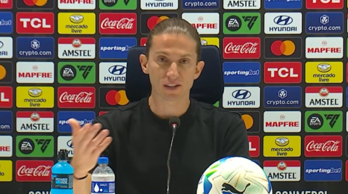 Filipe Luís em entrevista coletiva após vitória do Flamengo sobre o Racing
