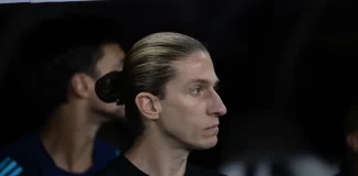 Filipe Luís em campo na derrota do Flamengo para o Fortaleza - FOTO: Baggio Rodrigues / AGIF