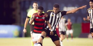 Flamengo e Atlético-MG pelas quartas de final do Brasileirão sub-17 - FOTO: Adriano Fontes / Flamengo