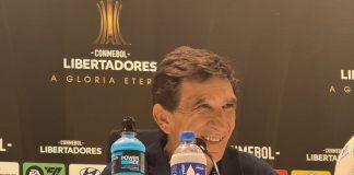Técnico do Racing em entrevista coletiva após derrota para o Flamengo no Maracanã - FOTO: Raísa Simplício