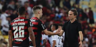 Filipe Luís e o zagueiro Léo Ortiz