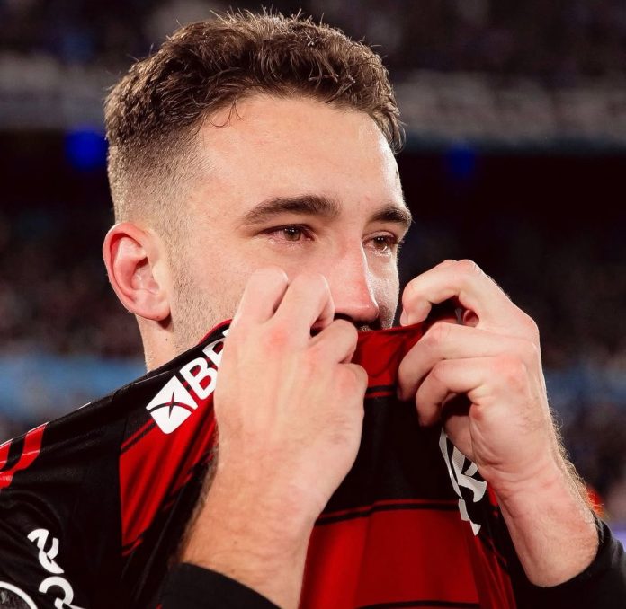 Léo Ortiz chora com a classificação do Flamengo para final da Libertadores da América