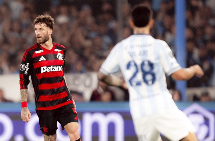 Léo Pereira em campo pelo Flamengo na classificação sobre o Racing para final da Libertadores da América - FOTO: Adriano Fontes / Flamengo