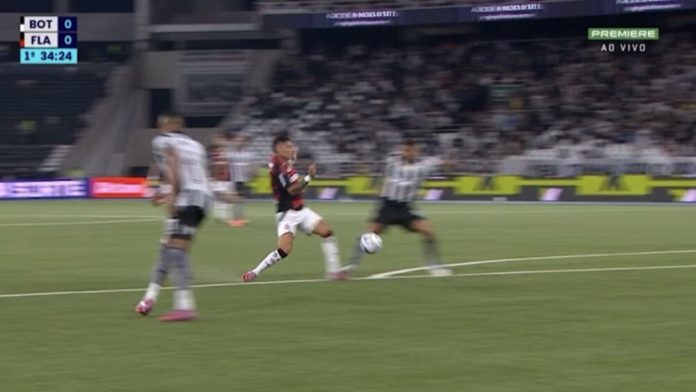 Arbitragem ignora pênalti claro para o Flamengo contra o Botafogo
