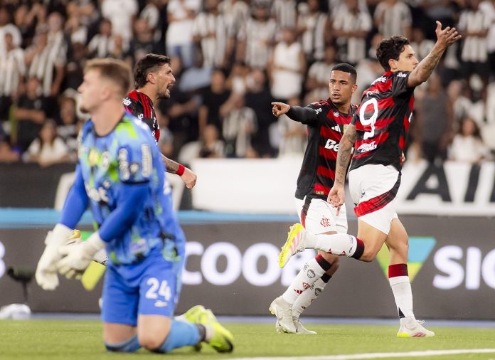Pedro comemora o 1º gol do Flamengo na vitória sobre o Botafogo - FOTO: Adriano Fontes / Flamengo