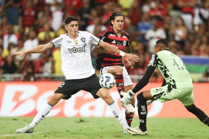 Pedro em campo no empate sem gol entre Flamengo e Botafogo