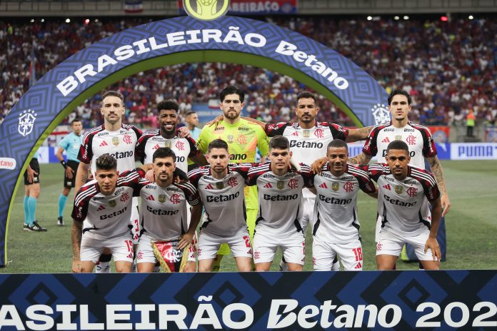 Time do Flamengo posa pra foto antes da derrota para o Bahia em Salvador - FOTO: Gilvan de Souza / Flamengo