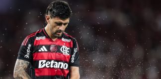 Arrascaeta em campo na vitória do Flamengo sobre o Santos no Maracanã - FOTO: Gilvan de Souza / Flamengo