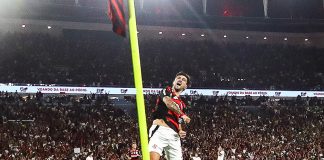 Arrascaeta comemora o 1º gol do Flamengo na vitória contra o Bragantino - Foto: Gilvan de Souza / Flamengo