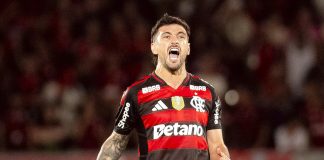 Arrascaeta comemora o 3º gol do Flamengo na vitória sobre o Sport - FOTO: Gilvan de Souza / Flamengo