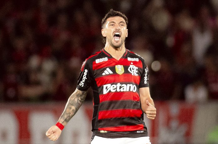 Arrascaeta comemora o 3º gol do Flamengo na vitória sobre o Sport - FOTO: Gilvan de Souza / Flamengo