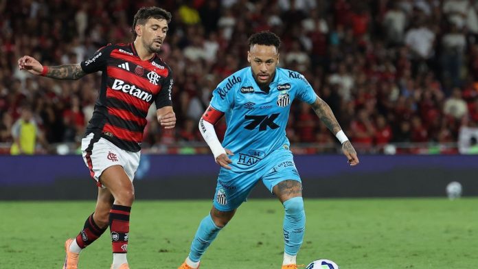Arrascaeta chega na marcação de Neymar na vitória do Flamengo sobre o Santos - FOTO: Gilvan de Souza / Flamengo