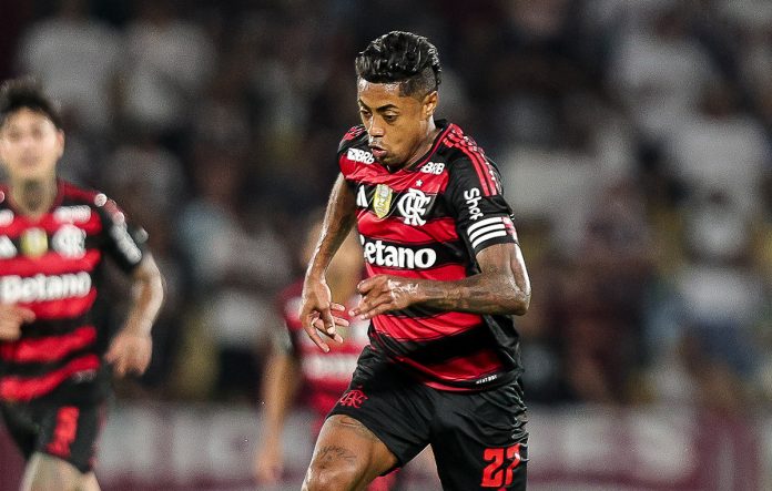 Bruno Henrique em campo na derrota do Flamengo para o Fluminense - Foto: Gilvan de Souza / Flamengo