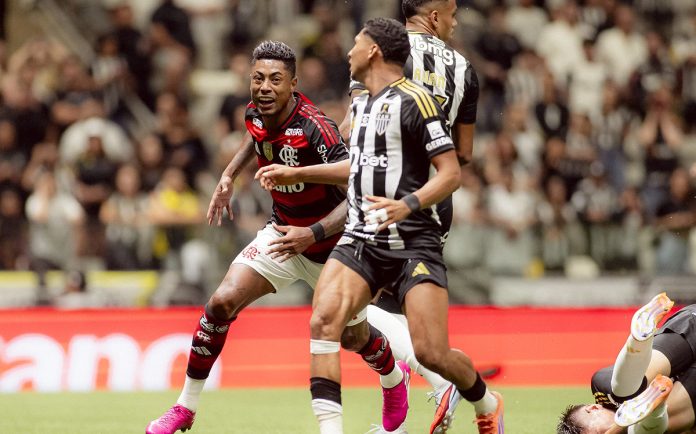 Bruno Henrique marca o gol de empate do Flamengo contra o Atlético-MG - Foto: Adriano Fontes / Flamengo