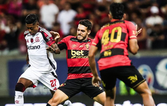 Bruno Henrique em campo na goleada do Flamengo sobre o Sport - FOTO: Gilvan de Souza / Flamengo