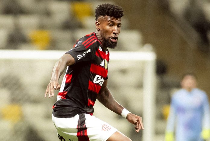Emerson Royal em campo pelo Flamengo no empate contra o Atlético-MG - Foto: Adriano Fontes / Flamengo
