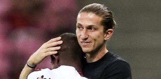 Filipe Luís comemora com Douglas Telles o 1º gol do jovem jogador pelos profissionais do Flamengo - Foto: Gilvan de Souza / Flamengo