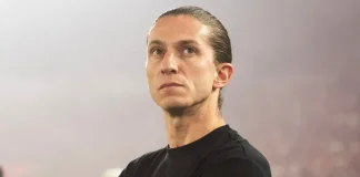 Filipe Luís em campo comandando o Flamengo