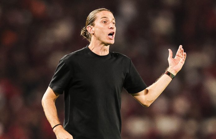 Filipe Luís comandando o Flamengo na vitória sobre o Bragantino - Foto: Gilvan de Souza / Flamengo