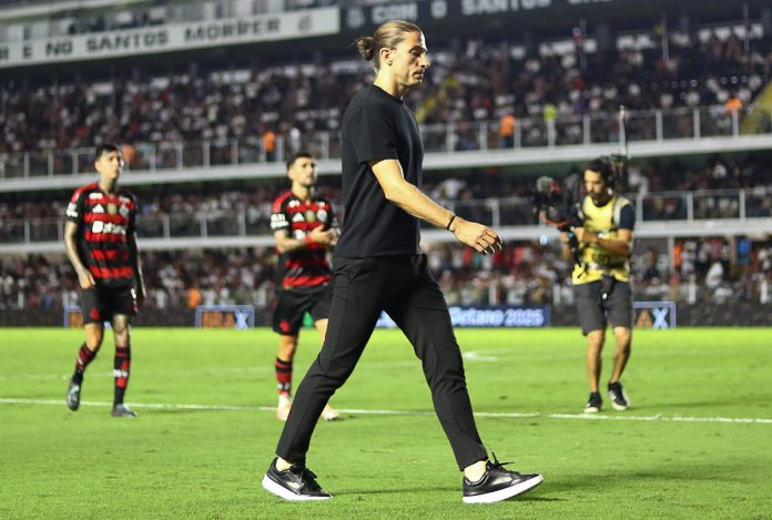 Filipe Luís e jogadores após empate do Flamengo com o São Paulo na Vila Belmiro - FOTO: Gilvan de Souza / Flamengo