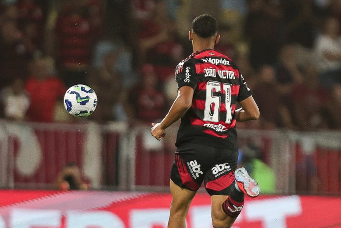 Joao-Victor-Fluminense-2-1-Flamengo-191125-Foto-Gilvan-de-Souza João Victor em campo na derrota do Flamengo para o Fluminense - Foto: Gilvan de Souza / Flamengo