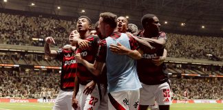 Jogadores do Flamengo comemoram o gol do Flamengo no empate contra o Atlético-MG - Foto: Adriano Fontes / Flamengo