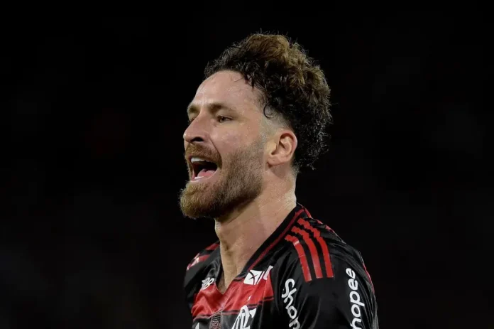 Léo Pereira comemora o 1º gol do Flamengo na vitória sobre o Santos