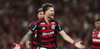 Léo Pereira comemora o 1º gol do Flamengo na vitória sobre o Santos - FOTO: Gilvan de Souza / Flamengo