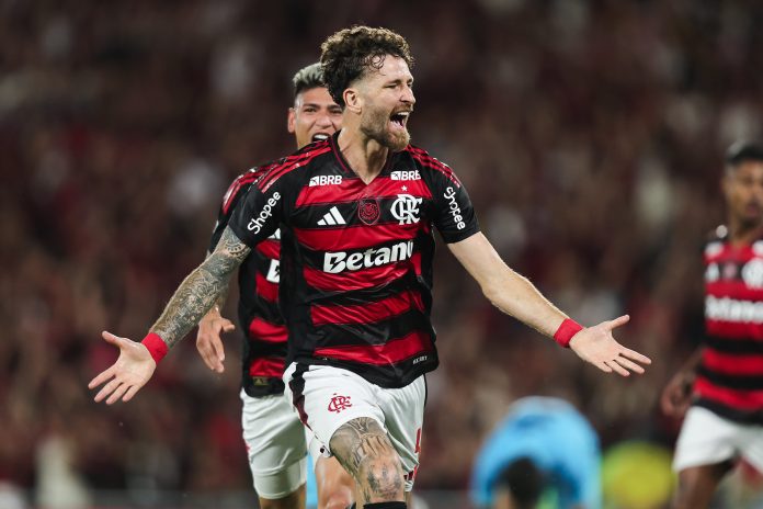 Léo Pereira comemora o 1º gol do Flamengo na vitória sobre o Santos - FOTO: Gilvan de Souza / Flamengo