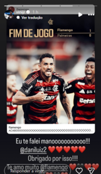 Vini Jr comemora a conquista do Flamengo Tetracampeão da Libertadores 2025