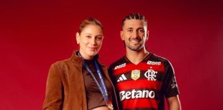 Arrascaeta e sua esposa Camila, grávida do primeiro filho do casal