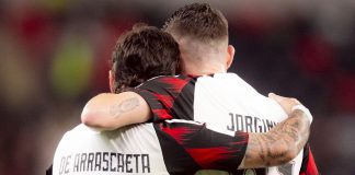 Arrascaeta e Jorginho em campo na vitória do Flamengo sobre o Cruz Azul - Foto: Adriano Fontes / Flamengo