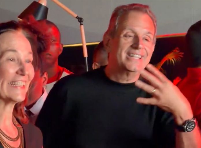 BAP festeja e canta música sacaneando o Palmeiras