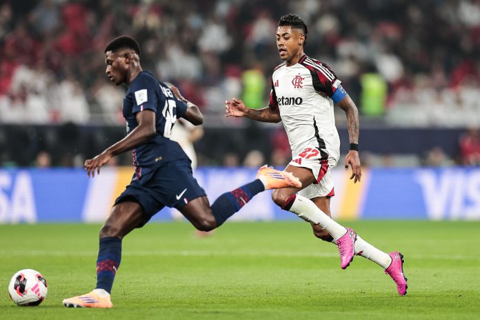 Bruno Henrique em campo na final do Mundial contra o PSG - Foto: Gilvan de Souza / Flamengo