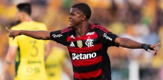Douglas Telles comemora o 1º gol do Flamengo no empate com o Mirassol - Foto: Caique Coufal / Flamengo