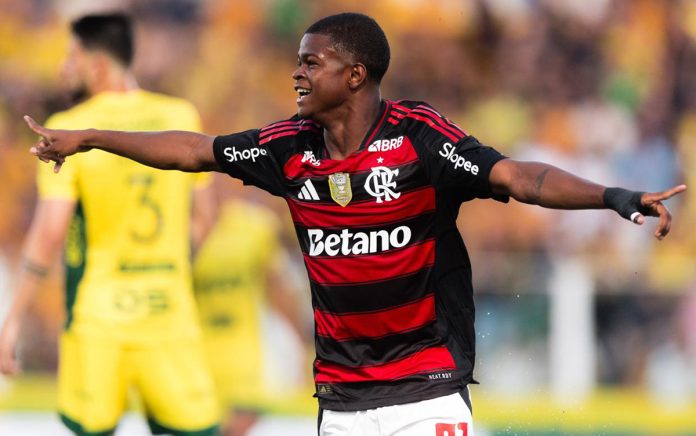 Douglas Telles comemora o 1º gol do Flamengo no empate com o Mirassol - Foto: Caique Coufal / Flamengo