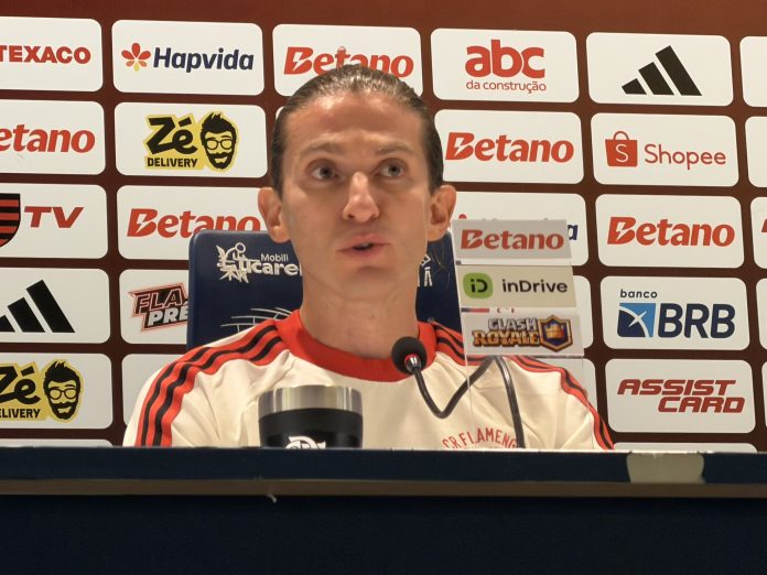 Filipe Luís em entrevista após a conquista do Eneacampeonato Brasileiro do Flamengo - Foto: Raísa Simplício