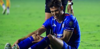 Jesús Orozco zagueiro do Cruz Azul teve uma lesão no tornozelo