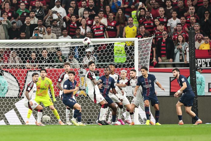 Jogadores em campo na final do Mundial entre Flamengo e PSG - Foto: Gilvan de Souza / Flamengo