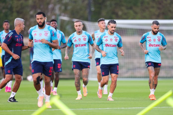 Jogadores do Flamengo treinam em Doha para estreia no Mundial de Clubes - Foto: Gilvan de Souza / Flamengo