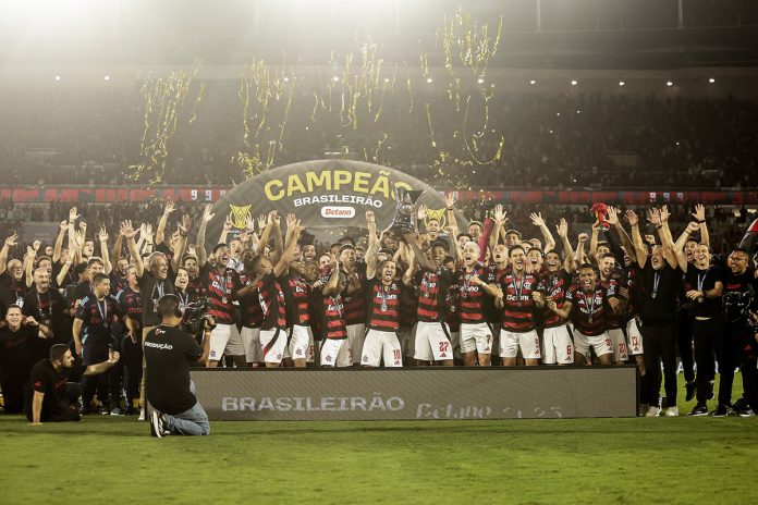 Mais um troféu! O Flamengo é Eneacampeão Brasileiro 2025 - Foto: Gilvan de Souza / Flamengo