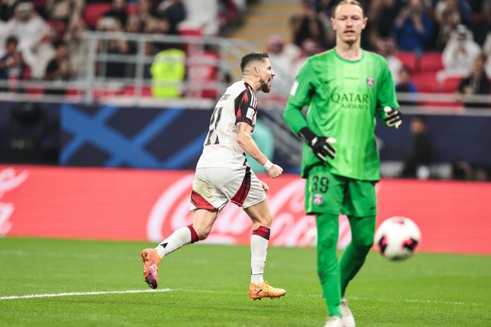 Jorginho comemora o gol de empate do Flamengo na final do Mundial - Foto: Gilvan de Souza / Flamengo