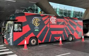 Ônibus do Flamengo em Doha, para o Mundial de Clubes