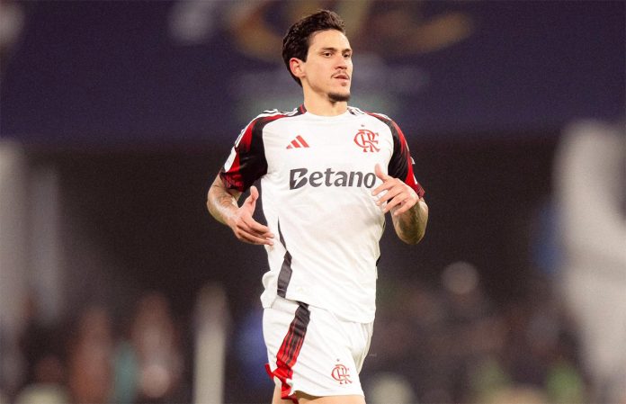 Pedro em campo pelo Flamengo contra o PSG na final do Mundial