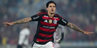 Pedro comemora golaço pelo Flamengo na goleada contra o Vitória