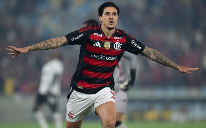 Pedro comemora golaço pelo Flamengo na goleada contra o Vitória