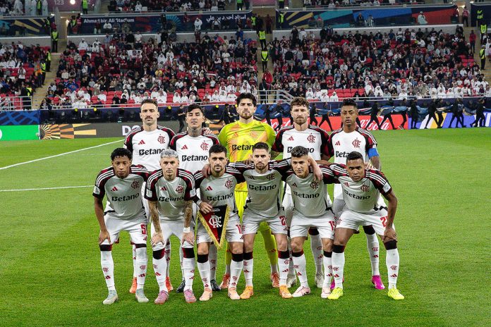 Time do Flamengo posa pra foto antes da final do Mundial contra o PSG - Foto: Gilvan de Souza / Flamengo