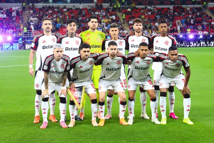 Time do Flamengo posado pra foto antes da vitória sobre o Cruz Azul - Foto: Gilvan de Souza / Flamengo