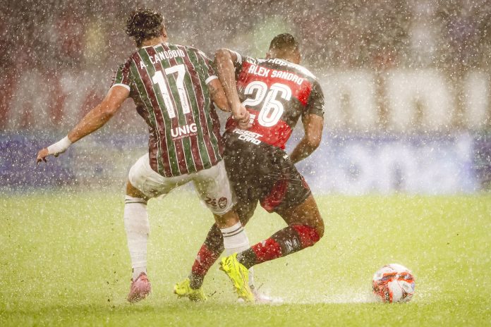 Alex Sandro em campo pelo Flamengo na derrota para o Fluminense - Foto: Gilvan de Souza / Flamengo
